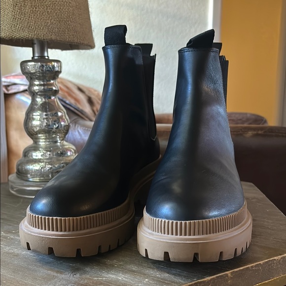 Black Boots - Picture 2 of 5